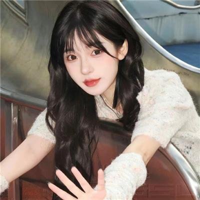 裹头巾的女人